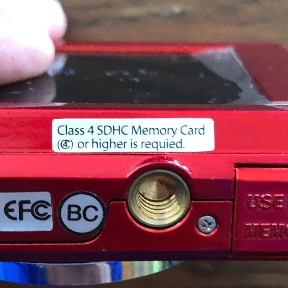 Polaroid iE826 18.0MP 8x red Digital Camera Not Tested No Charger or SD